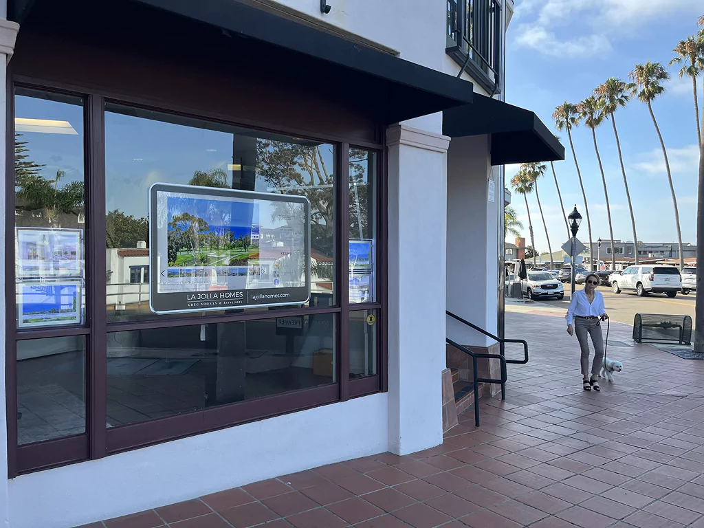 Eye-capturing interactive display